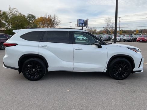 Used 2023 Toyota Highlander XSE image 9