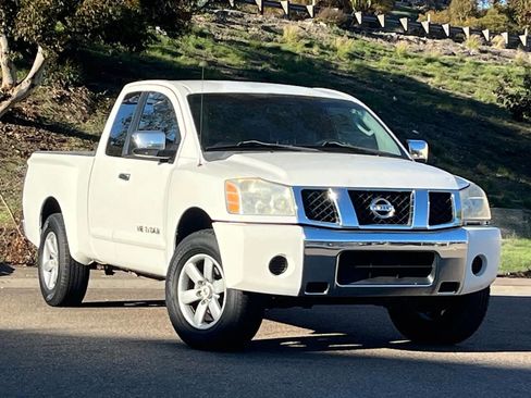 Used 2005 Nissan Titan SE image 1