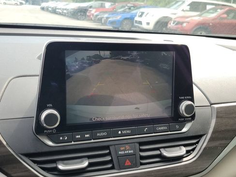 Used 2025 Nissan Altima 2.5 SV FWD image 27