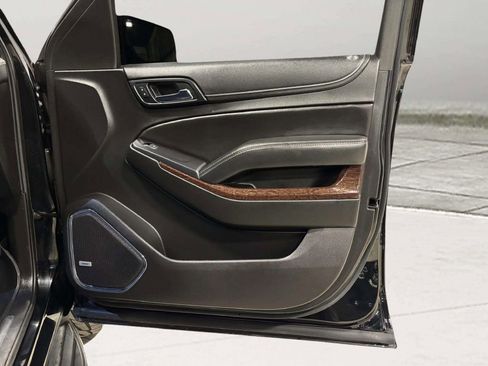 Used 2018 GMC Yukon SLT w/ Premium Edition image 32