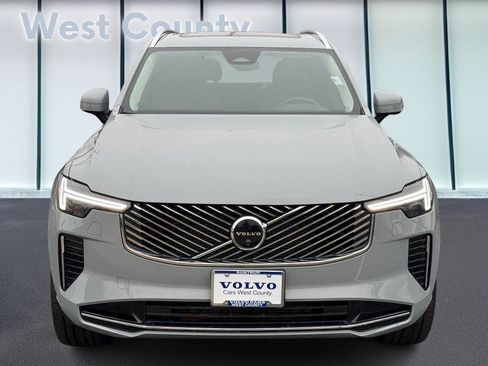 Used 2025 Volvo XC90 B6 Plus image 10