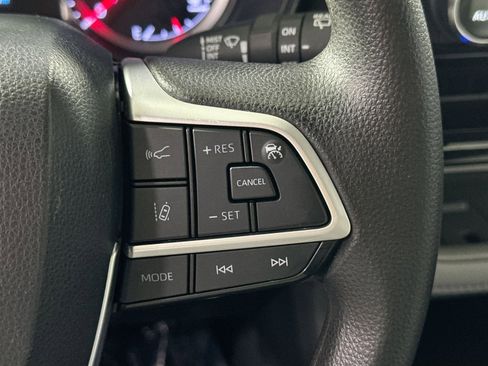 Used 2022 Toyota Highlander L image 21