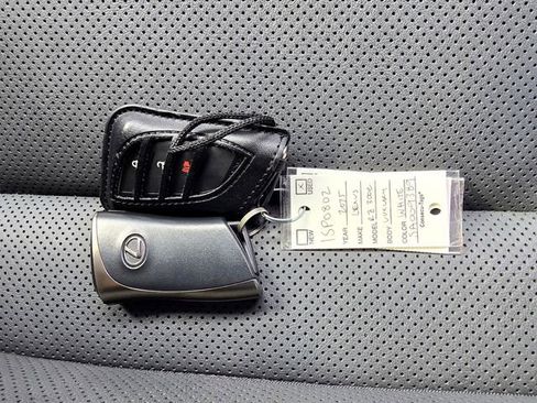 Used 2025 Lexus RZ 300e w/ Accessory Package (2T) image 32