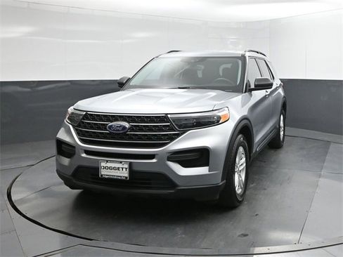 Used 2023 Ford Explorer XLT image 30