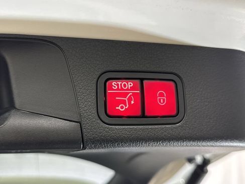 Used 2022 Mercedes-Benz GLB 250 4MATIC image 27
