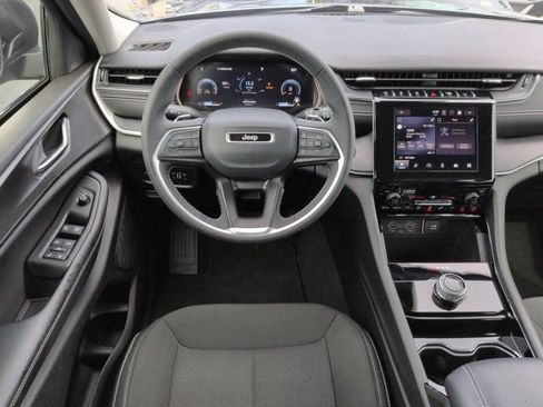 Used 2023 Jeep Grand Cherokee L Laredo RWD image 16