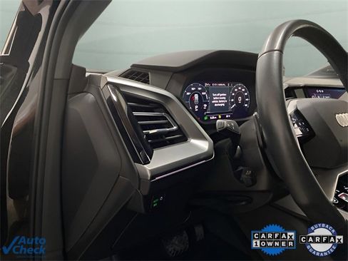 Used 2024 Audi Q4 e-tron Premium Plus image 31