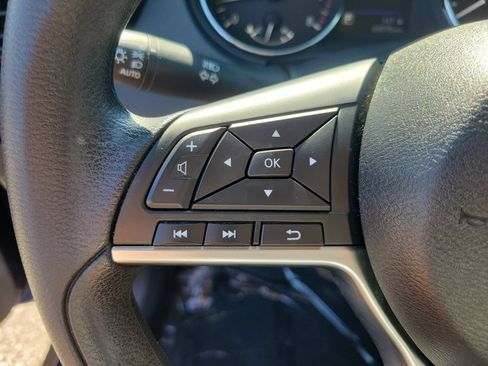 Used 2019 Nissan Rogue S FWD image 18