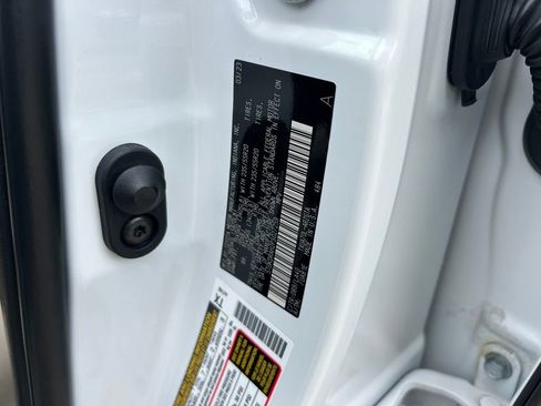 Used 2023 Toyota Highlander Platinum image 10