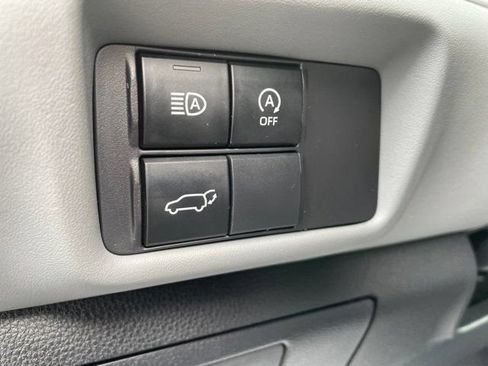 Used 2024 Toyota Highlander LE AWD/4WD image 18