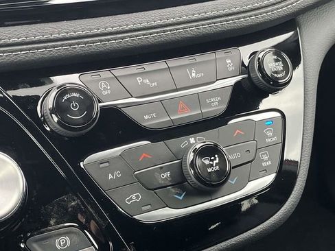 New 2026 Chrysler Pacifica Select image 23