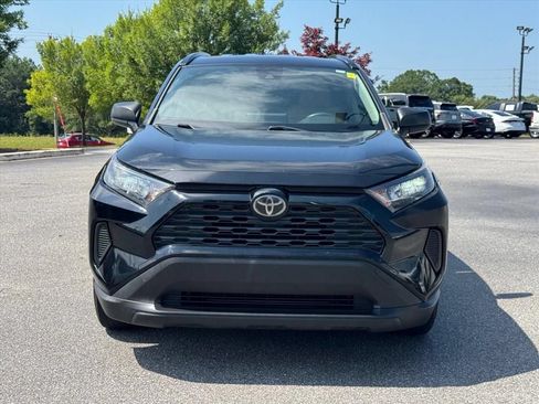 Used 2020 Toyota RAV4 LE FWD image 8