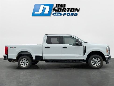 Used 2024 Ford F250 XLT image 2