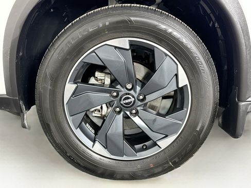 Used 2025 Nissan Rogue SV FWD image 11