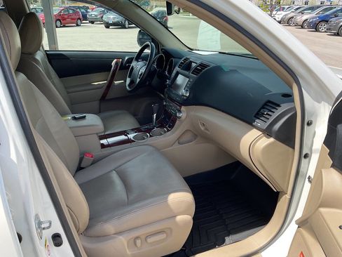 Used 2012 Toyota Highlander Limited w/ Tow Pkg AWD/4WD image 44