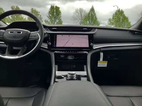 New 2026 Jeep Grand Cherokee Limited AWD/4WD image 18