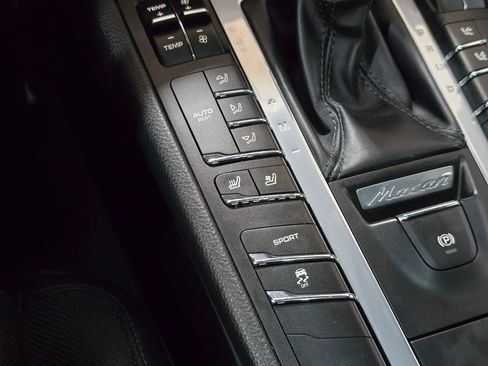 Used 2018 Porsche Macan S image 16