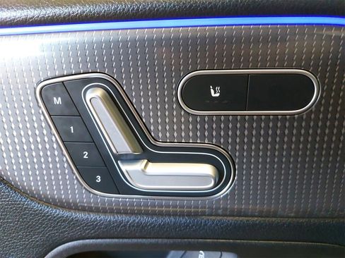 Used 2022 Mercedes-Benz GLB 250 w/ Premium Package Lite image 36