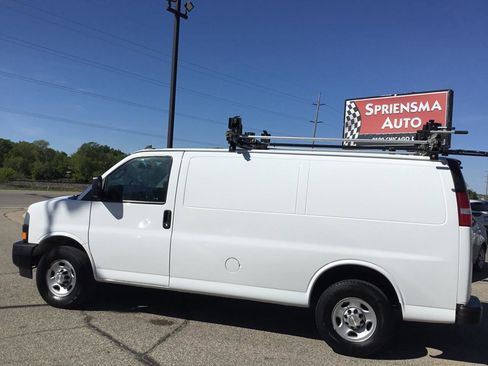 Used 2020 Chevrolet Express 2500 w/ Communications Package RWD image 10