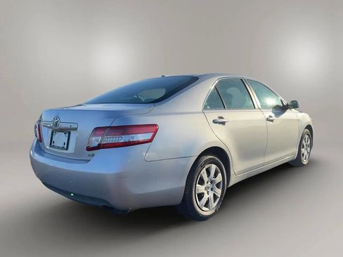 Used 2011 Toyota Camry LE image 6