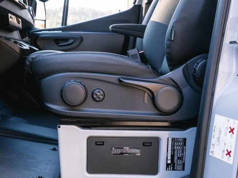 Used 2025 Mercedes-Benz Sprinter 2500 image 24