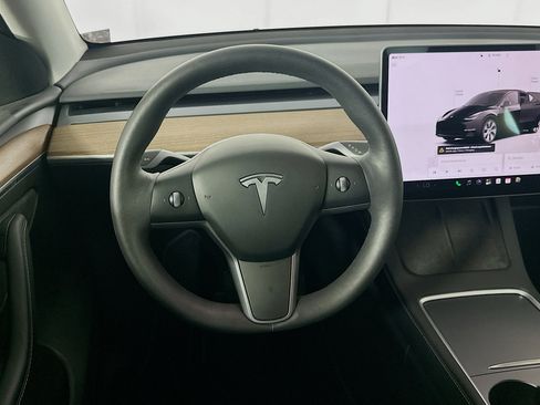Used 2022 Tesla Model Y Long Range AWD/4WD image 17