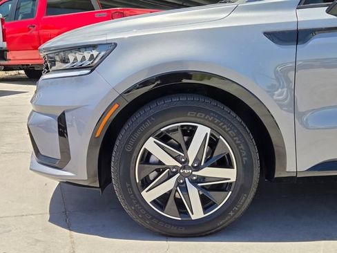 Used 2023 Kia Sorento S w/ Panoramic Sunroof Package FWD image 9