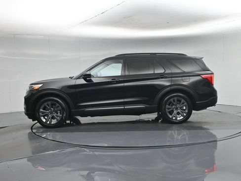 Used 2023 Ford Explorer XLT w/ Equipment Group 202A RWD image 30