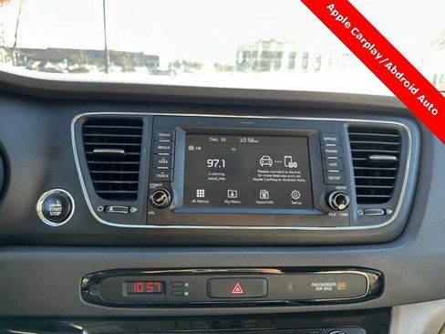 Used 2018 Kia Sedona LX w/ LX Essentials Premium Package image 11