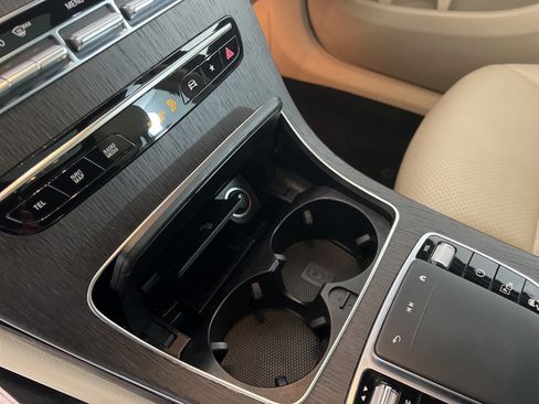 Used 2021 Mercedes-Benz GLC 300 4MATIC image 8