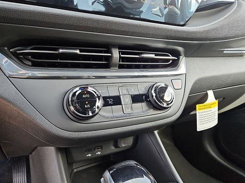 New 2026 Buick Envista Preferred image 18