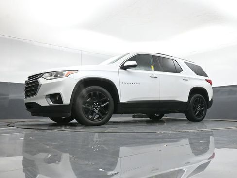Used 2021 Chevrolet Traverse LT image 40