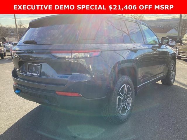 New 2023 Jeep Grand Cherokee Trailhawk w/ Advanced Protech Group II AWD/4WD image 4