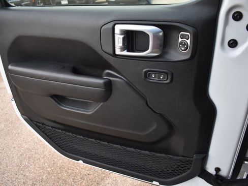 Used 2024 Jeep Wrangler Sport S image 32