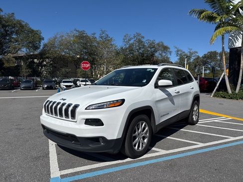 Used 2017 Jeep Cherokee Latitude image 12
