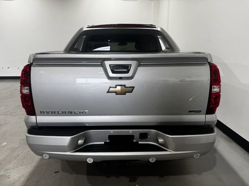 Used 2011 Chevrolet Avalanche LTZ AWD/4WD image 25