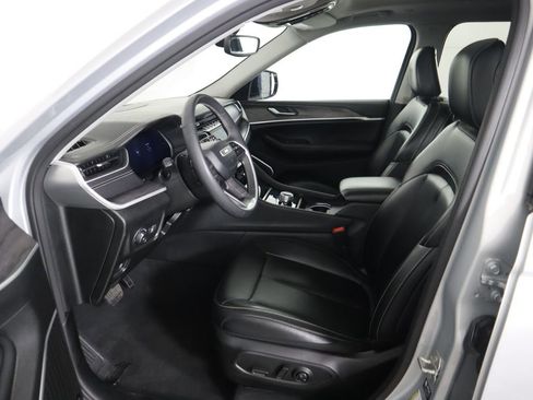 Used 2024 Jeep Grand Cherokee L Limited image 20