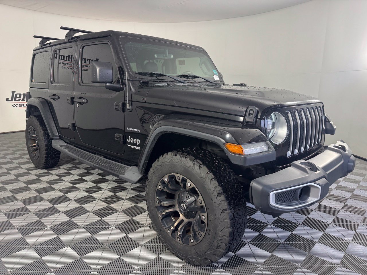 Used 2018 Jeep Wrangler Unlimited Sahara AWD/4WD image 6