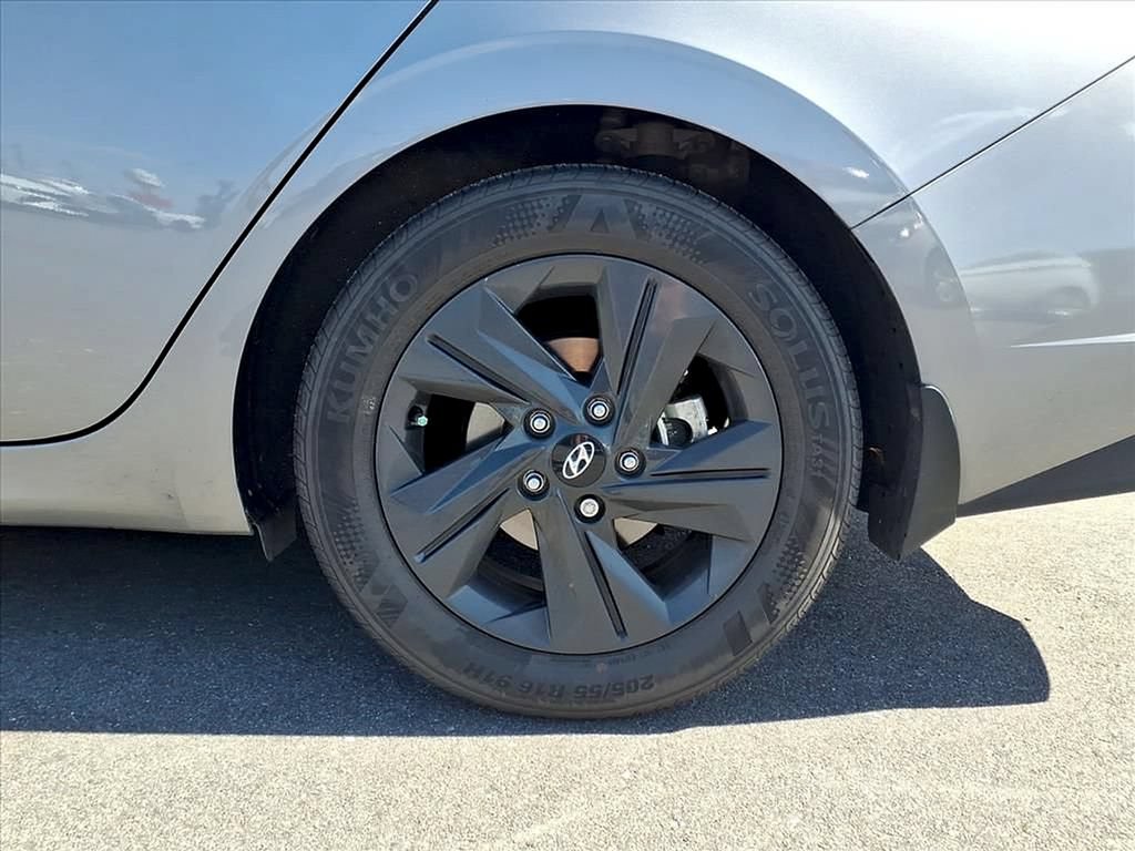 Used 2023 Hyundai Elantra Blue FWD image 19