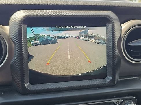 Used 2023 Jeep Wrangler Unlimited w/ 8.4" Radio Group AWD/4WD image 10