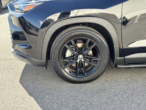 Used 2025 Toyota Grand Highlander AWD image 30