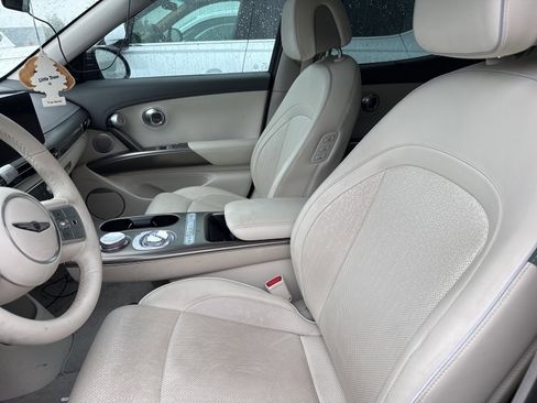 Used 2023 Genesis GV60 Advanced image 4