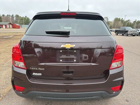 Used 2022 Chevrolet Trax LS w/ Tint and Cruise Package AWD/4WD image 4