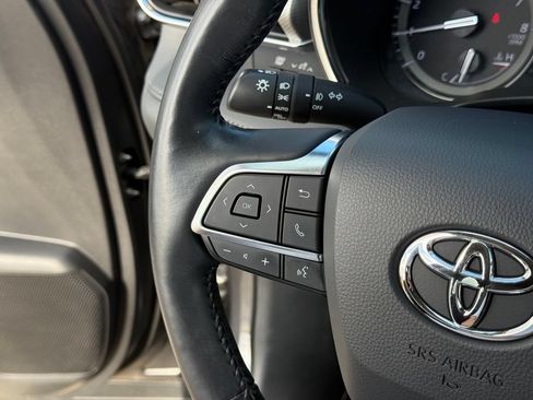 Used 2021 Toyota Highlander Platinum FWD image 11