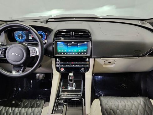 Used 2020 Jaguar F-PACE SVR image 19