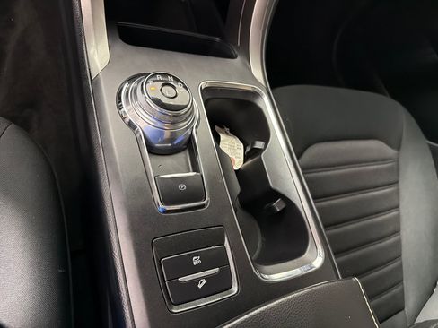 Used 2020 Ford Fusion SE FWD image 17