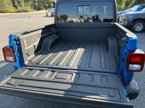 Certified 2021 Jeep Gladiator Sport image 10