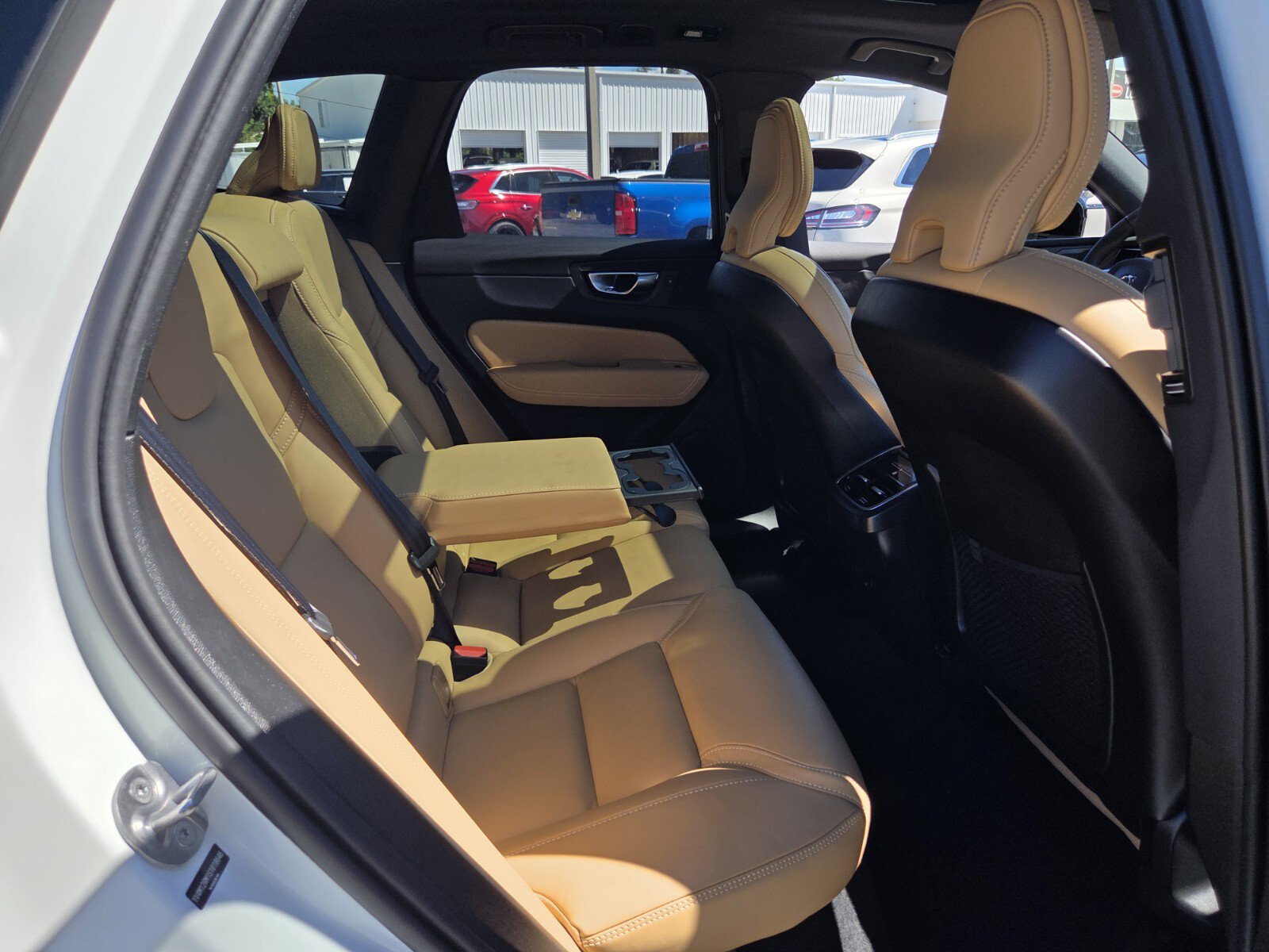 Used 2025 Volvo XC60 B5 Ultra w/ Protection Package Premier AWD/4WD image 16