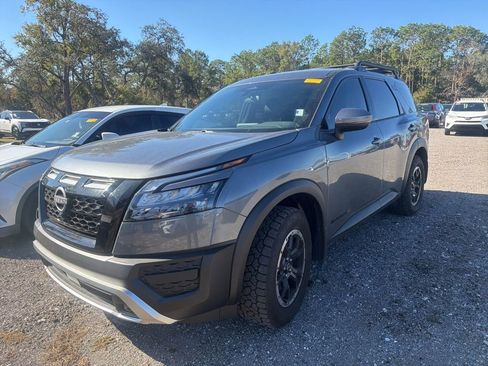 Used 2025 Nissan Pathfinder Rock Creek image 3
