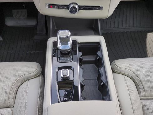 New 2026 Volvo XC90 T8 Ultra w/ Protection Package Premier AWD/4WD image 15